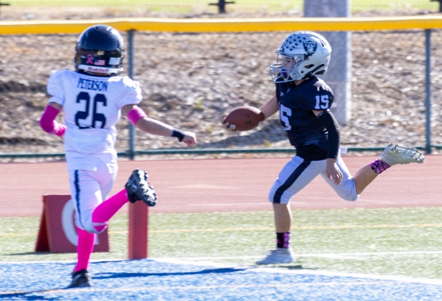 Fillmore Raiders Bantam Black defeated the Santa Clarita Wildcats this past Saturday; final score 22–6. Above is #19 running into the end-zone to score for the Raiders. Photo credit Crystal Gurrola
