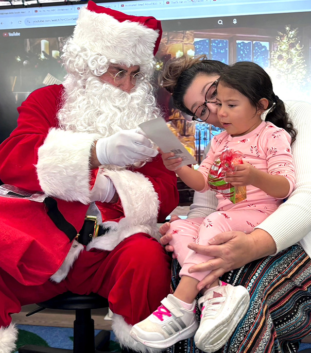 Last week, before the winter break began for Fillmore Unified, Santa Claus made a special trip to see all the Fillmore preschool students to wish them a very Merry Christmas. Courtesy https://www.blog.fillmoreusd.org/preschool-blog/3el8hcafhwlxd74b7dbetwwebxx66p.