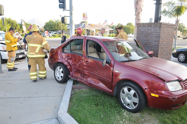 Wednesday, May 15, at approximately 6:45 p.m. 5 units responded to a traffic accident at Ventura Avenue and B Street. An SUV broadsided a 4-door car pushing it onto the grass border of the 7-11 gas station. The Ventura County Sheriff’s Department reported 3 minor injuries with extensive damage to the car and moderate damage to the pickup. Cause of the accident is being investigated.