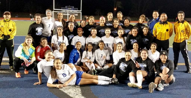 The Fillmore High School Girls Soccer Alumni game was held on Saturday, January 2, 2016. The Fillmore High girls defeated the Alumni 3-2, behind 2 goals from Ryan Nunez.