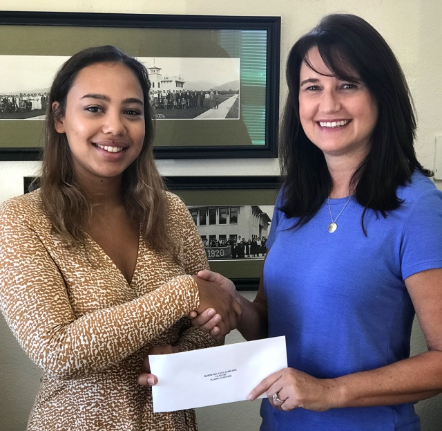 (l-r) FHS Scholarship Committee member Lori Wileman Bennett (Class of 1985) and FHS Alumi Arlinda Reyes (Class of 2015).