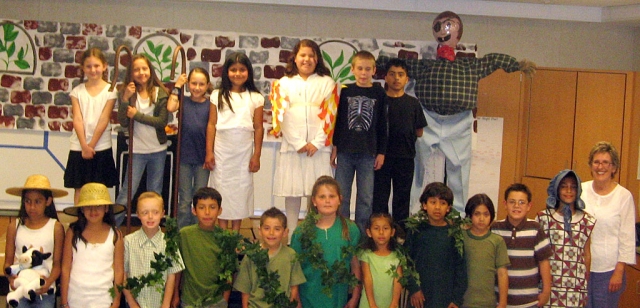 Mrs. Anderson’s 3rd grade class performed a musical “Jack and the Beanstalk” at Mt. Vista, Friday evening. Top Row: Katelyn, Aviana, Emma, Norma, Sarai, Scott and Anthony, Bottom Row: Lupita, Jazmin, Evan, Miguel, JJ, Mary, Jennifer, Francisco, Jacob, Cody, Alexandra, and Mrs. Anderson.