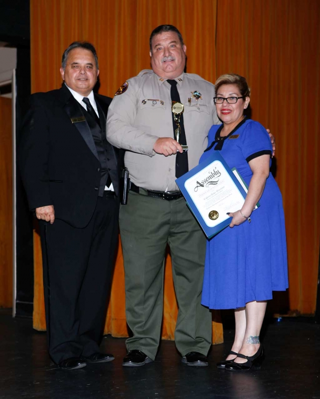 (center) Lifetime Achievement Citizen of the Year Captain Dave Wareham. The Fillmore Chamber of Commerce hosted the Community Award Dinner and Installation of Chamber Board Members on Friday, January 27th. The Master of Ceremonies was Ernie Villegas, Dinner was provided by El Pescador, dessert was provided by La Michoacana and music by Danny Cancino DJ aka DC. In attendance to present the honorees with certificates were: District 37th Assembly Member Monique Limon, Ventura County Supervisor 3rd District: Kelly Long, Fillmore City Mayor Carrie Broggie and Ventura County Sheriff Geoff Dean. Installing the Fillmore Chamber of Commerce Board Directors was Supervisor Kelly Long.