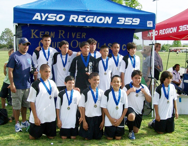 This past weekend AYSO’s 14 & Under soccer team brought home the championship trophie. The tournament was held in Bakersfield. The boys played 5 games in 2 days. In pool play Fillmore beat Bakersfield 7-0, Porterville 4-1, another team from Bakersfield 10-1. In the semifinals Fillmore beat Lancaster 6-1. Fillmore beat Porterville 2-0 for the championship. The players families and friends were all there to cheer them on. The boys would liked to thank George Benz and the Law office of George Benz for helping sponsor the tournament. They would also like thank San Cayetano Principal Jan Marholin for her support. Pictured
are front row (l-r) Brian Ayala, Jaime Magdelano, Diego Rodriguez, Isaiah Martinez, Christian Laureano, and Franky Chavez. Back row (l-r) Coach Alfonso Martinez, Hugo Valdovinos, Alexis Barajas, Ricardo Gutierrez, Miguel Velasquez, Ruben Camarena, Josh Valenzuela, and Vincent Chavez. Not pictured – Jeremy Brooks, and Marco Mora.