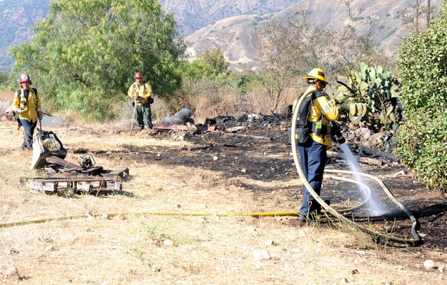 On Wednesday, July 22nd at 4:38pm, a brush fire broke out on Grand Avenue and Old Telegraph Road in Fillmore. Both Fillmore and Ventura County Fire responded to the scene and were able to extinguish the flames quickly. Approximately one acre of vegetation burned; no structures or injuries were reported.