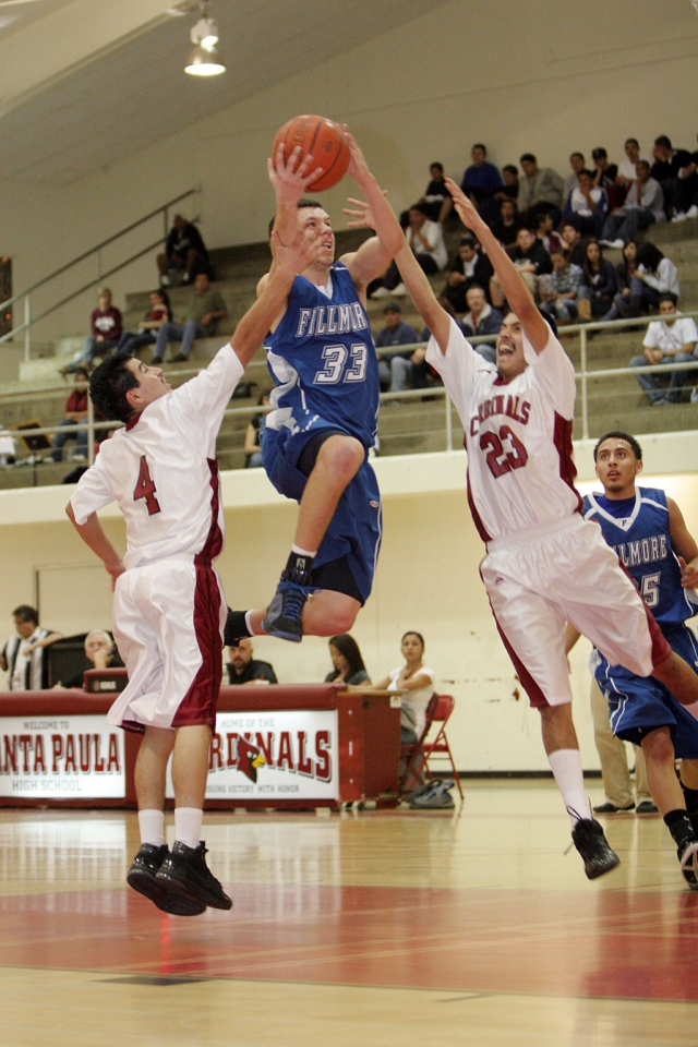 Noah Aguirre #33 above had 22 points, 10 rebounds, 6 steals and 8 turnovers against Santa Paula, but it wasn’t enough for a win. Fillmore lost 57-53. According to Coach Sebek the Flashes struggled offensively with 24 turnovers (Troy Hayes had 7,and Chris De La Paz 4) and were only 8-18 from the free throw line. The Flashes also had 21 total fouls and both Chris De La Paz and Troy Hayes fouled out, Aguirre had 4 fouls. Fillmore over all are 11-10 and 5-1 in Frontier League, tied with Nordoff.