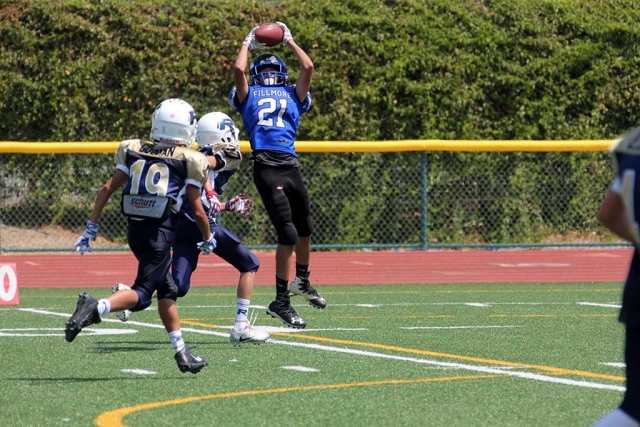 The SoCal Fillmore Bears Football hosted games this past Saturday in Fillmore. Final Scores from Saturday September 2nd: SoCal Fillmore Bears Gremlins vs South Valley Raiders, 26–6 (Raiders) SoCal Fillmore Bears Pee Wees vs Santa Barbra Sharks, 28-0 (Bears); SoCal Fillmore Bears Bantam vs Thousand Oaks Titans, 9–8 (Titans); SoCal Fillmore Bears Juniors vs WestValley Rebels, 35-8 (Bears). All SoCal Fillmore Bears Photos Courtesy Crystal Gurrola.