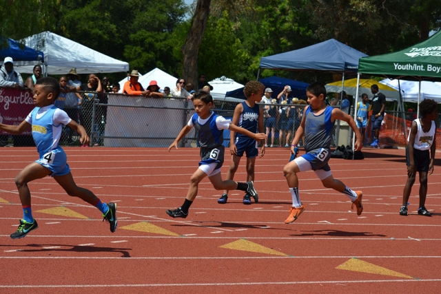 1st place 4X400 bantam team, (middle) Evyn Andrade, (right) Davian Gonzales
