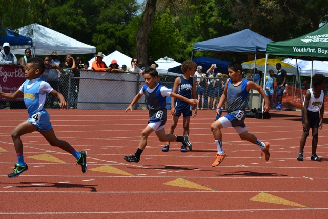 1st place 4X400 bantam team, (middle) Evyn Andrade, (right) Davian Gonzales
