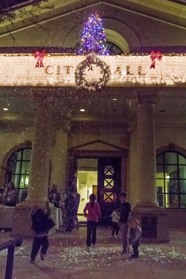 Snow bubbles drifted down from the Fillmore City Hall Christmas tree last week, to the delight of young Fillmore citizens. Photo courtesy Bob Crum.