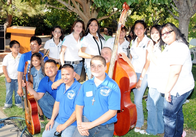 Saturday, July 23rd, San Salvador held the 3rd Annual Church Choir Fesitival. They had close to 10 different choir groups including a choir from Monterrey Mexico. Above is one of the groups that performed.