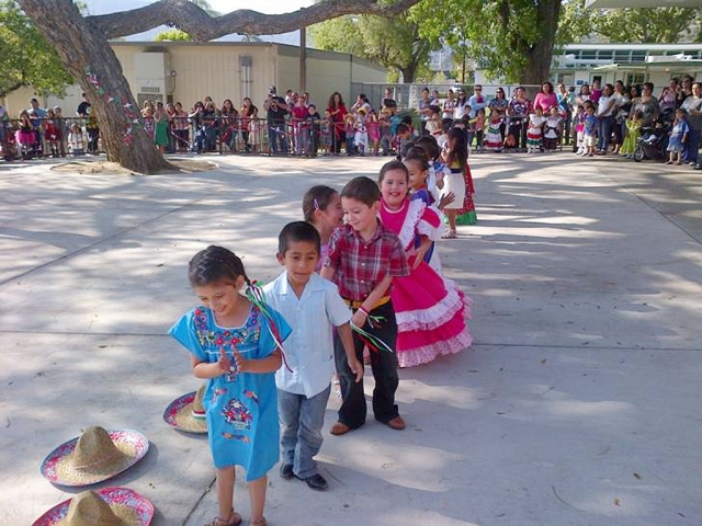 Sespe School celebrated it's 3rd annual Cinco de Mayo celebration on Friday, May 4th.  The Sespe ELAC committee organized the event which drew approximately 250 students, families, and community members. Entertainment was provided by preschool and kindergarten students from Sespe.  Ballet Folklorico dancers from St. Francis de Assisi and La Banda Chili Verdes also provided entertainment.

Thank you to the following organizations for their support and donations to this wonderful event: La Plaza Market, La Fondita Restaurant, El Pescador Restaurant, Super A Market, Time Warner Cable, Fillmore City Hall, parent volunteers, and the Sespe ELAC committee. We look forward to continuing this celebration next year.