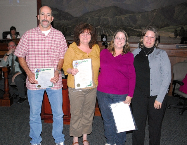(l-r) Dave Wright, Sandy Campbell and Alisha Tipton with Mayor Patti Walker are the good Samaritans who were recognized at Tuesday night council meeting for assisting in a condominium structure fire on November 22.