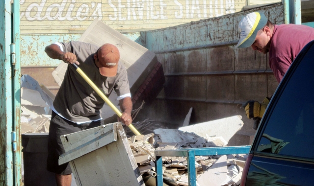 Piru Clean Up Day. Photos courtesy Andy Arias.