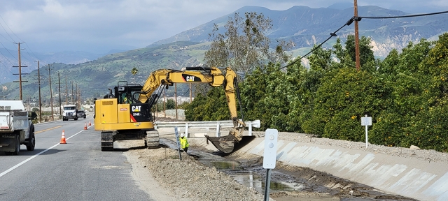 With the next big storm set to hit Ventura County this weekend crews were busy clearing out mud and debris at Chambersburg Road, Bardsdale. Strong winds, rain and snow at higher elevations are predicted Thursday through Sunday. Freeze warnings may be in place, expected to drop as low as 1,000 to 1,500 feet. Elevations above 6,000 feet could see two to three feet of snow, with lower elevations receiving 6