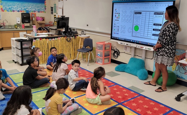 Pictured are Mrs. Davis’ first graders from Mountain Vista learning to tell time with digital and analog clocks as part of their summer school learning. Courtesy Mountain Vista Elementary Blog. 