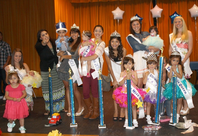 Fillmore Raiders Cheer hosted another successful Little Miss and Mr. Sweetheart Pageant on Sunday, May 5th. Raiders will be hosting a Winter Pageant in November. The Winners are: Baby Miss Queen Sara Stone, Tiny Miss Queen Lexie Ibarra, Little Mr. King Isaiah Salazar, Petite Miss Queen Selena Torres, Little Miss Queen Callia Guevara, Young Miss Queen Lexie Gonzalez, Junior Miss Queen Alexis Sierra, Ultimate Grand Supreme Winner (highest score of the day) Madelynn Gonzalez.
