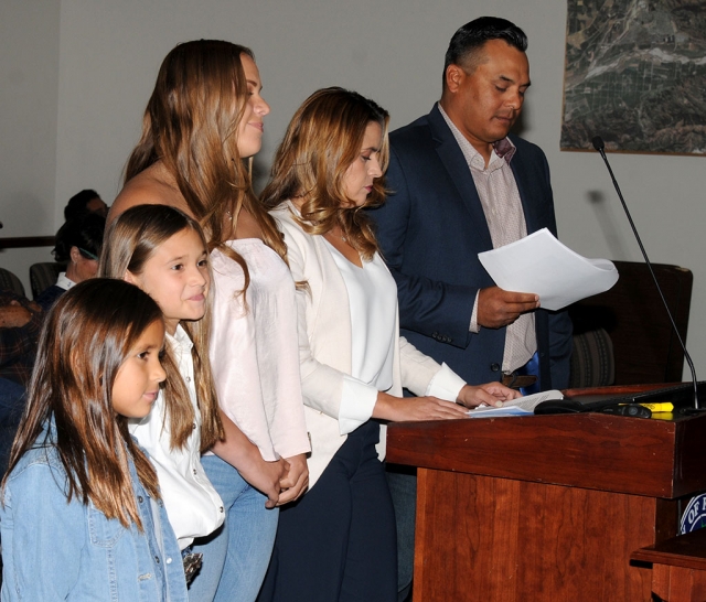 At last night’s city council meeting, Mario and Vanessa Robledo, pictured with their three daughters, spoke to council
after being selected as operators of the Fillmore Equestrian Center.