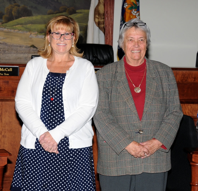 At last night City Council meeting Diane McCall (left) & Lynn Edmunds (right) took their Oath to Office as the new members of the Fillmore City Council.