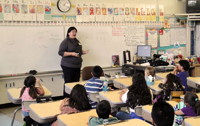Sonja Flores, the coordinator of House Farm Workers, gave a presentation to the San Cayetano Elementary students about farm worker housing.