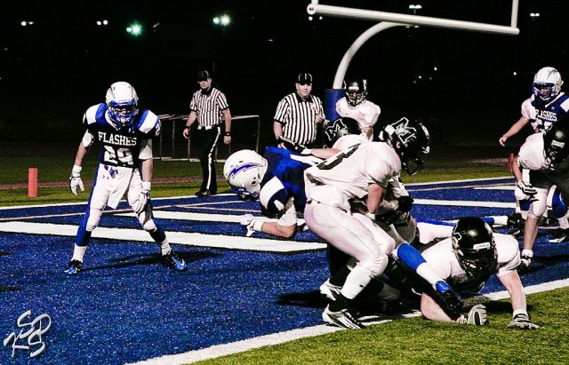 Collin Farrar (#4) dives in the end zone for a touchdown. Farrar also rushed 22 times for 141 yards and
4 touchdowns. Fillmore beat Malibu 27-7. Fillmore will play Village Christian this Saturday away.