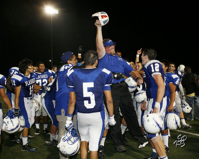 Last Friday, the Fillmore Flashes beat Santa Paula 35-18. It was an exciting game and the bleachers
were full. (above) Coach Matt Dollar and the team celebrate bringing the Helmet home. Collin Farrrar had 32 carries for 181 yards and three TDs. Carson McLain was 8of 13 for 117 yards and two Touchdown passes. Joseph De La Mora had 14 tackles. Jeremy Martinez had 8 tackles. Both Tyler Esquivel and Joseph Wilmot caught touchdown passes. Photo courtesy KSSP Photographic Studios.