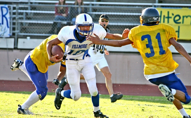 Angel Barajas #10 had a great game against Nordoff; Barajas scored two touchdowns, but it wasn't enough for a win. J.V. Flashes lost 21-14.