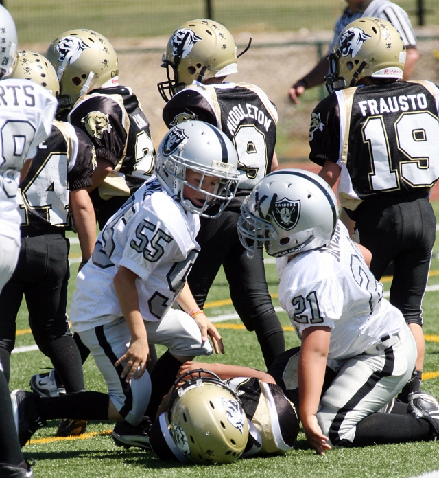 #55 and #21 get up after making a great tackle.
