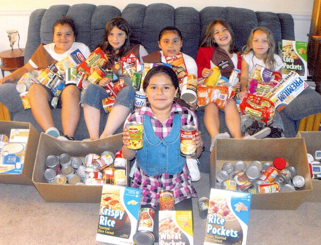 Girl Scout Brownie Troop #60653 of Fillmore are making a difference in the community, to earn their “Make a Difference” patch. The troop stood outside of Vons and collected canned goods for St. Francis Church Food Bank. They collected over 200 canned foods and over $50 with which each girl bought canned goods for the food bank. Pictured (l-r) Victoria Galvan, Jasmine Downey, Esmeralda Ceballos, Kathleen Glanuille, Amy Obermeyer, (middle) Charlize Virto.
