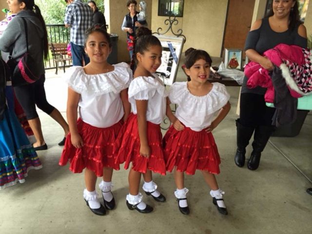 The Saint Francis of Assisi Festival, held two weeks ago, drew one of it’s largest crowds, despite the rain. Folklorico dancers and little senioritas were more than happy to pose for the camera. “Let them praise his name with dancing and make music to him with tambourine and harp.” Psalm 149:3
