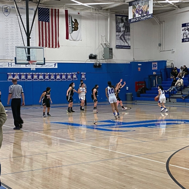 On Wednesday, January 26th, 2022, the Fillmore High Girls Basketball Team hosted a league game against Carpinteria. The Lady Flashes won 44-25. Great game Flashes! The Flashes will host long-time rival Santa Paula on Thursday, February 3rd, at 6pm, and on Saturday, February 5th, at 6pm the Flashes will host Hueneme at FHS. Info courtesy https://www.maxpreps.com/high-schools/fillmore-flashes-(fillmore,ca)/girlsbasketball/
schedule.htm. Photos courtesy https://www.blog.fillmoreusd.org/.