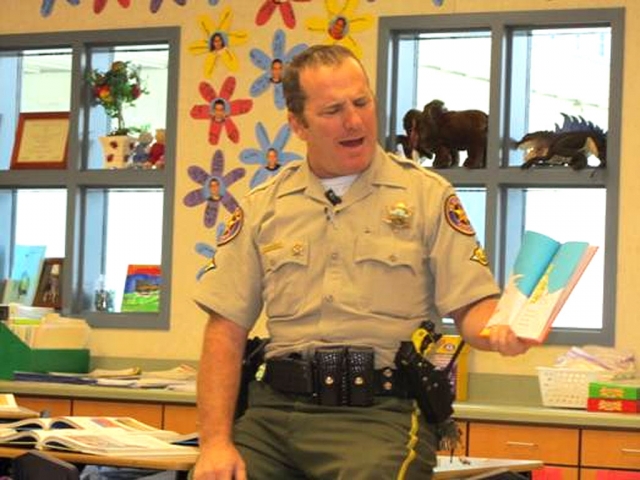 Deputy Biter reading, “Green Eggs and Ham” by Dr. Seuss to Mrs. Gray’s 2nd grade class. Mountain Vista celebrated Dr. Seuss’ birthday and Read Across America Day on March 2nd. Mountain Vista thanks our school district employees, school board members, and community members for participating in this event with our students.