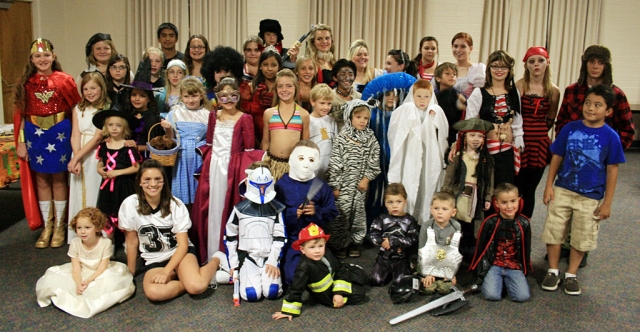 BOO! Members and friends of Bardsdale 4-H had a Halloween costume party at their general meeting on Monday October 26th. They played fun games and ate snacks prepared by the cake decorating project. Top costume awards were won by Wonder Woman, an Irish Maiden, and a jellyfish. Happy Halloween from Bardsdale 4-H!