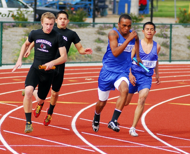 Major Lee runs against Santa Paula during the track meet last Wednesday.