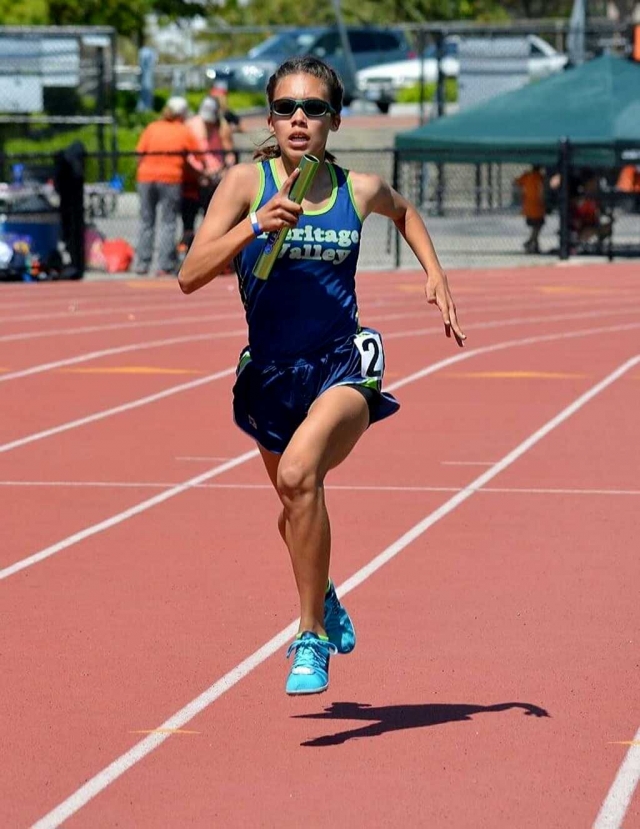 Jordyn Walla anchored her 4X400 team to a 1st place win. Jordyn also placed 1st in the 1600m and 3rd in the hurdles.