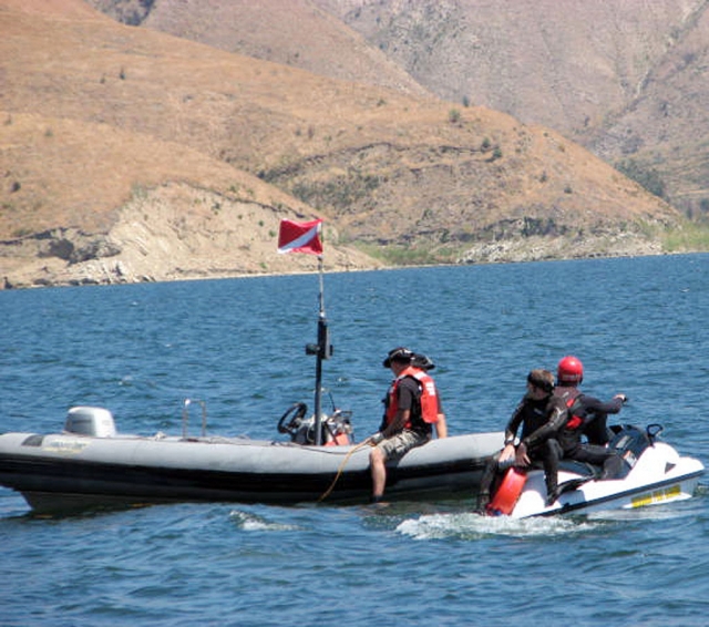 Lake Rangers and the Ventura County Sheriff’s Search and Rescue Dive Team searching for drowning victim Anatoly Smolyansky at Lake Piru.