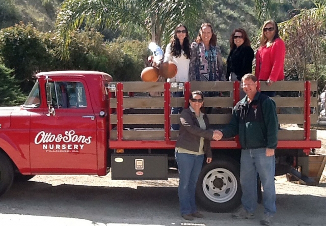 (l-r) Rene Stovesand-Martels, Brenda Hampton-Ortiz, Theresa Robledo, Ari Larson, Cindy Jackson and Scott Klittich.