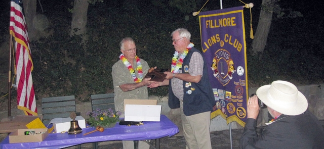 Lion President Bill Dewey (left) presenting Gift to immediate past president Lion Bill Edmonds.