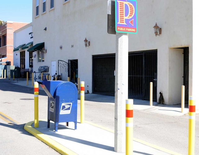 By Publisher Martin Farrell. I am happy to report that one of our outside mail boxes has been re-installed in the original location behind the Post Office. It’s newly painted and securely positioned behind the new bollards - also freshly painted and wearing new reflective tape. Thanks go to our Postmaster, William B. Thompson, and special thanks to our City Manager, David Rowlands, for such swift cooperation.