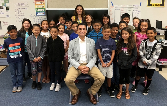 Fillmore Mayor Minjares made a special visit to the third grade classes at Mountain Vista Elementary school to discuss government and his role as Mayor. Photo courtesy Charice Guerra, Principal at Mountain Vista Elementary.