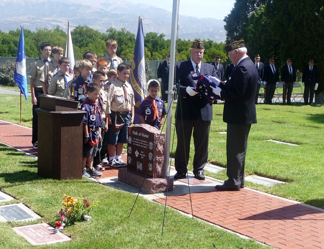 The American Flag was raised and lowered to half staff by Fillmore Post 9637 of the Veterans of Foreign Wars and Fillmore Boy Scout Troop 406 and Cub Scout Troop 3400 who then led the approximate 125 people in attendance in the Pledge of Allegiance.