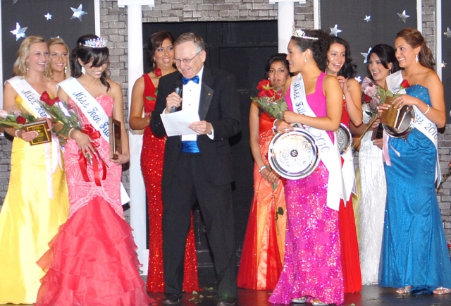 During the announcement of the winners several girls were presented with awards. In the Miss Teen competition Felicity Zavala-Miss Congeniality, and a tie for People’s Choice award - Taylor DeZavala and Allison Perez. In the Miss Fillmore Competition, Arian Cruz – Miss Congeniality, Sandra Osuna – Miss Photogenic and People’s Choice – Torey Perez.