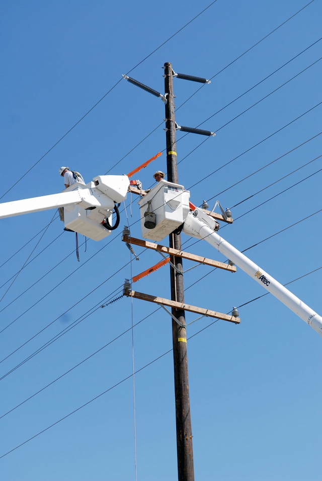 Edison installed a 100-foot power pole on the corner of A and Sespe Streets.