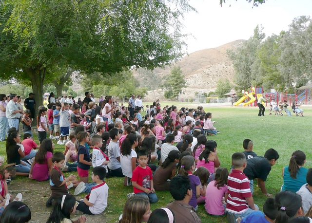 Piru students enjoy tug-of-war competition.