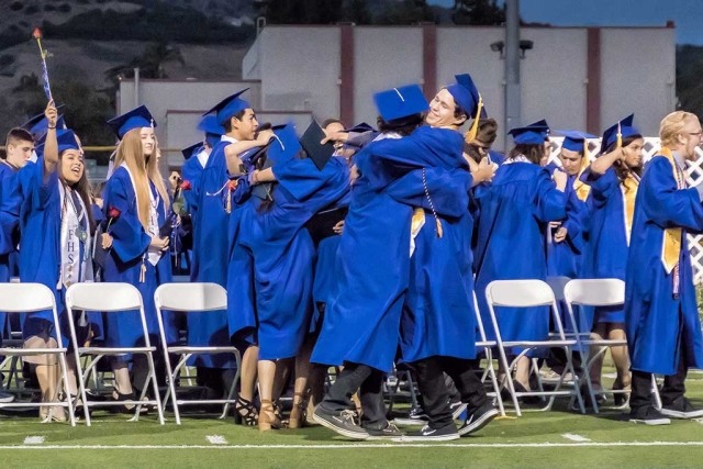 Photo of the Week: "Right heels up for one more hug..." by Bob Crum. Photo data: ISO 16000, 16-300MM @ 73MM, f/5.6 @1/640 seconds.