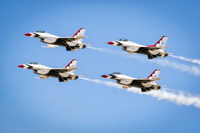 Photos by Bob Crum. Photo of the Week: U.S. Air Force Thunderbirds in formation. ISO 200, 255mm, f/14, 1/320 sec.
