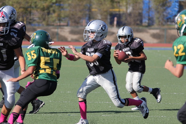 Raiders Junior 1 #33 makes a block for #19