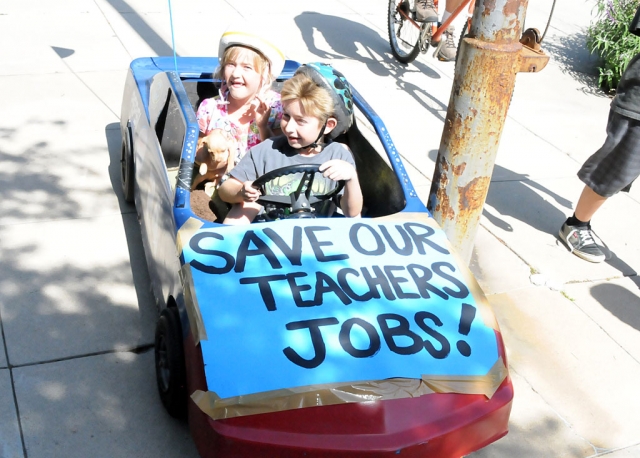 On May 11 a “Rally for Education” was held in front of the Fillmore Unified School District office building. Those who attended were encouraged to target their legislators in Sacramento.