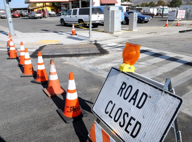 A 10” water main was ruptured at the intersection of Highway 126 and Central Avenue, on Thursday, August 22 at approximately 11pm by a utility company installing fiber optics. Homes, businesses and Rio Vista Elementary south-east of Fillmore were without water, and a Notice to Boil went out from the City of Fillmore. At press time part of Central Avenue between Highway 126 and River Street remains closed.