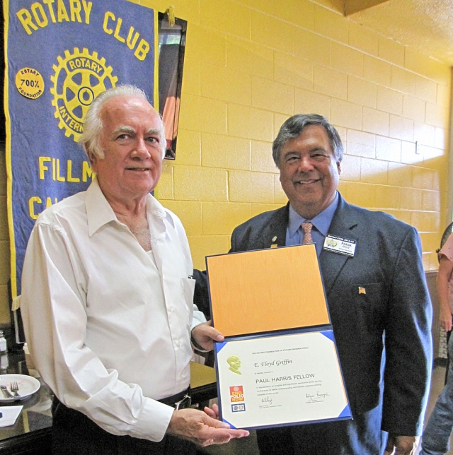 (l-r) Floyd Griffin receives the Paul Harris Award from District Governor Frank Ortiz.
